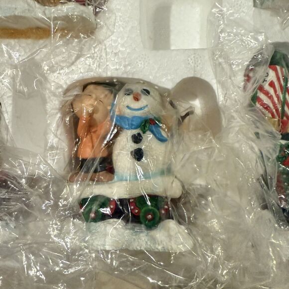 Danbury Mint Peanut Gallery Charlie Brown Christmas Train Snoopy - Picture 5 of 11